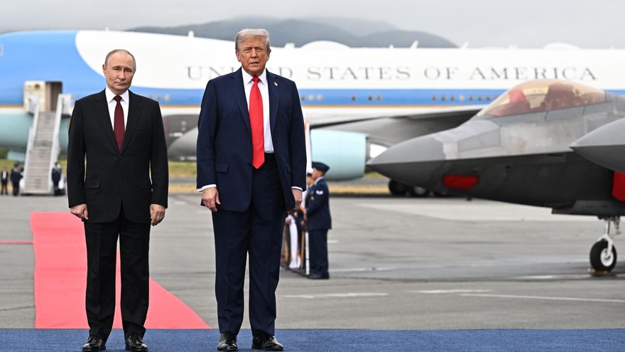 Trump intenta deslumbrar a Putin con un despliegue de F-35, F-22 y B-2