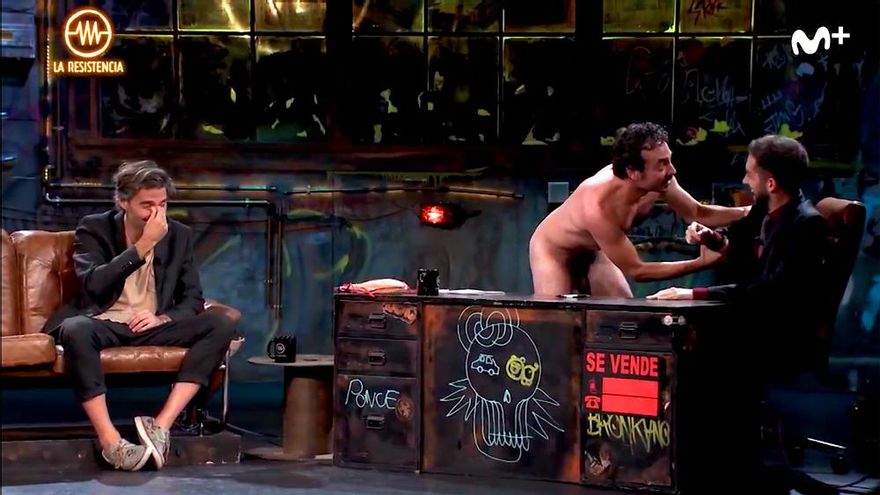 Un hombre desnudo sorprende a Broncano en 'La Resistencia' tras "viajar" en el tiempo