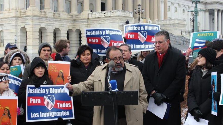 En la imagen, el congresista demócrata por Arizona, Raúl Grijalva.
