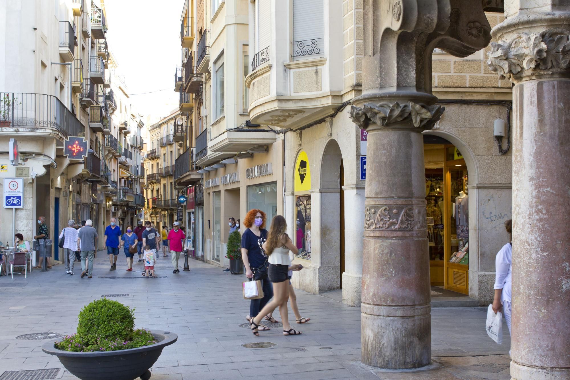 La Calle Mayor de Reus desde la Plaza del Mercadal.
