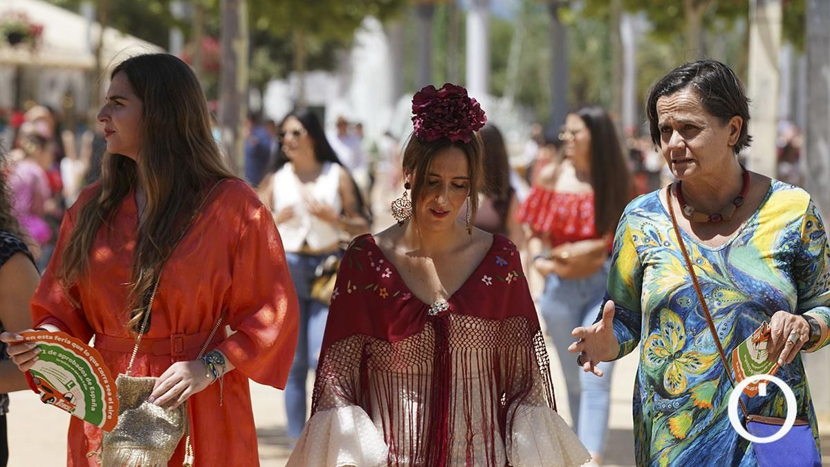 La Feria de Córdoba se abona a una jornada suave antes del aumento de la temperaturas