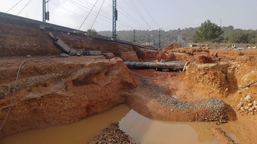 Vista de los daños en la alta velocidad entre Madrid y Valencia publicados en la cuenta de X del ministro de Transportes y Movilidad Sostenible, Óscar Puente.