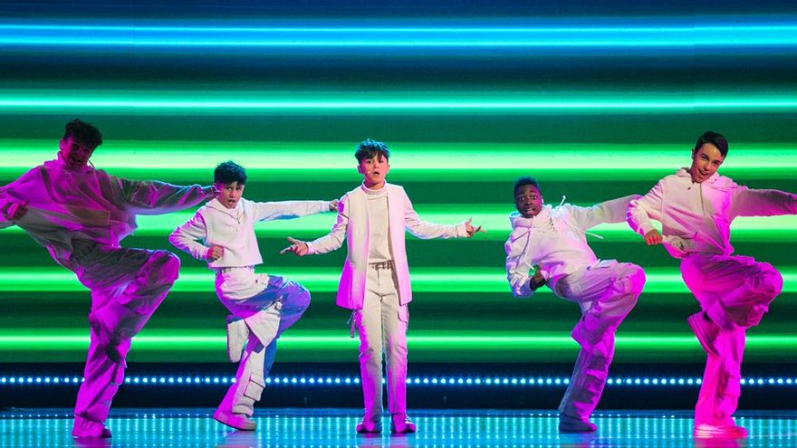 Carlos Higes se vino arriba con el calor del público en el último ensayo de Eurovisión Junior 2022