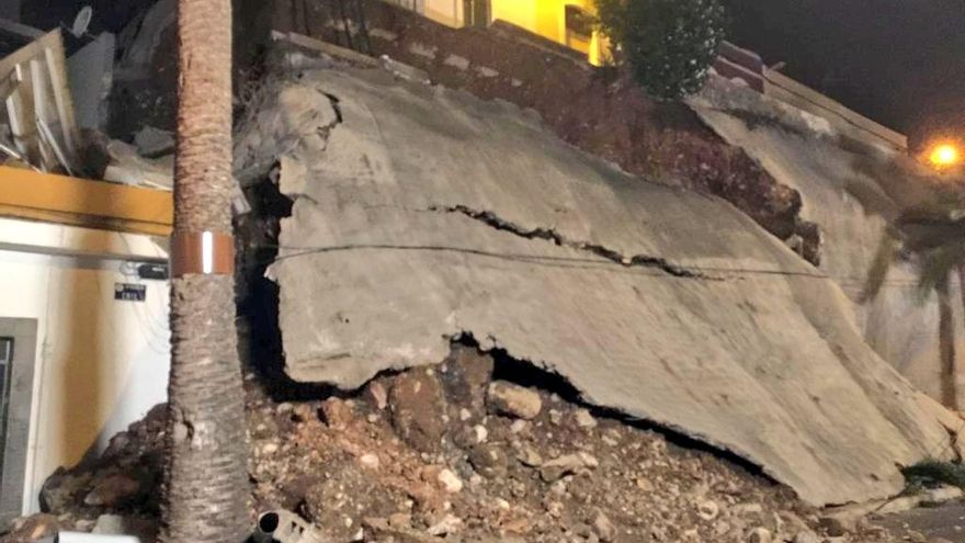 FOTOGALERÍA | Derrumbe de un muro en el Paseo de Chil