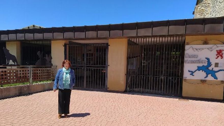 Ana Diez a las puertas del Museo Etnográfico de Riaño