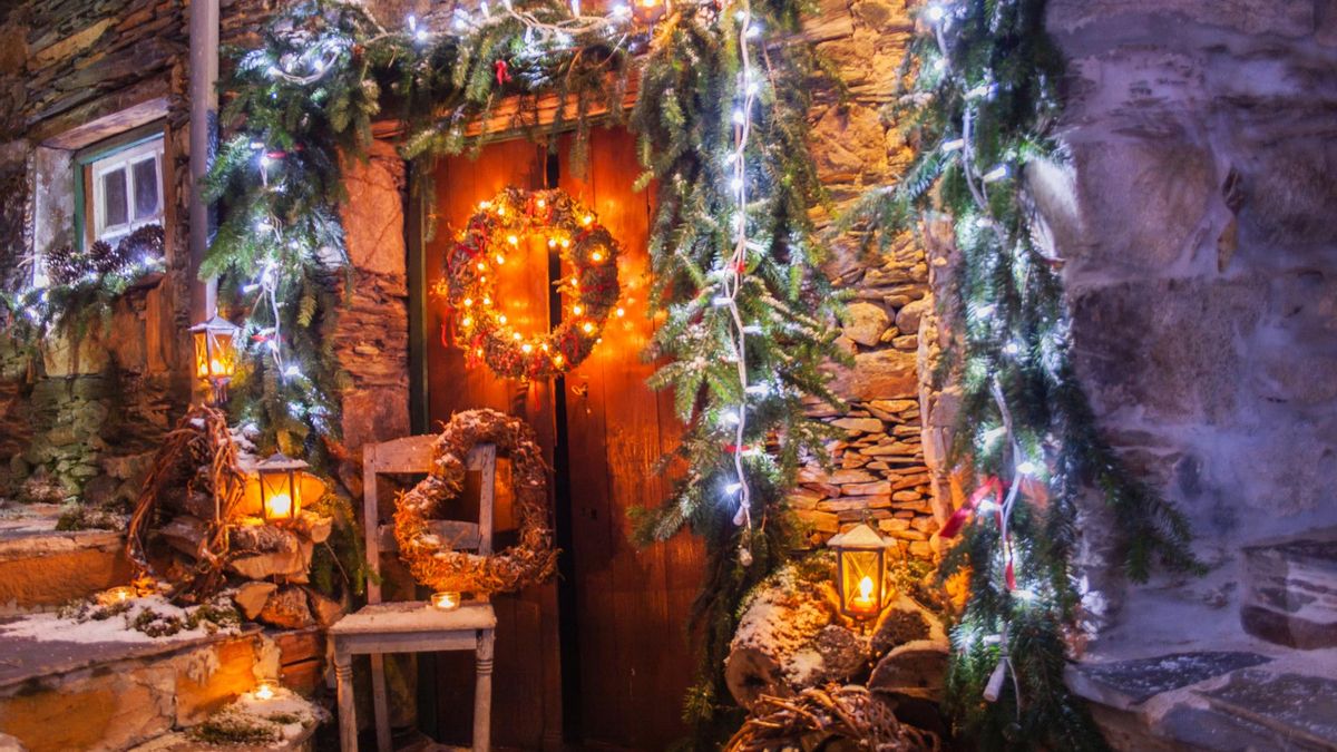 El pueblo montañés de Portugal con apenas 170 habitantes y que se convierte estos días en una postal de Navidad
