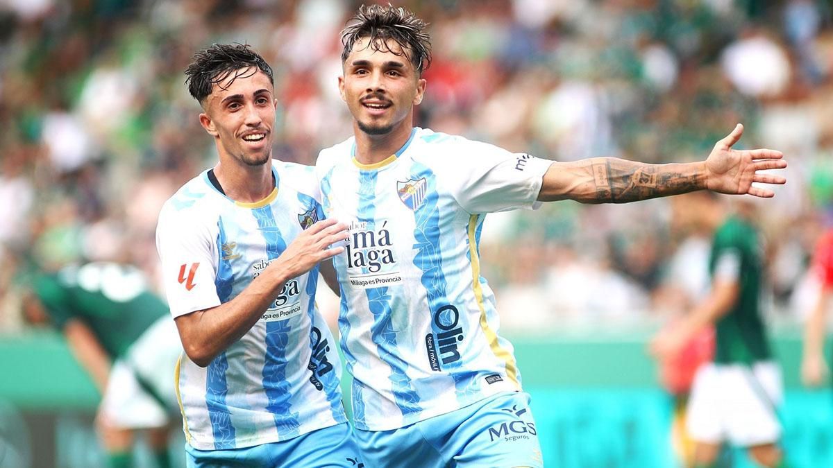 Kevin Medina celebra un gol con el Málaga CF