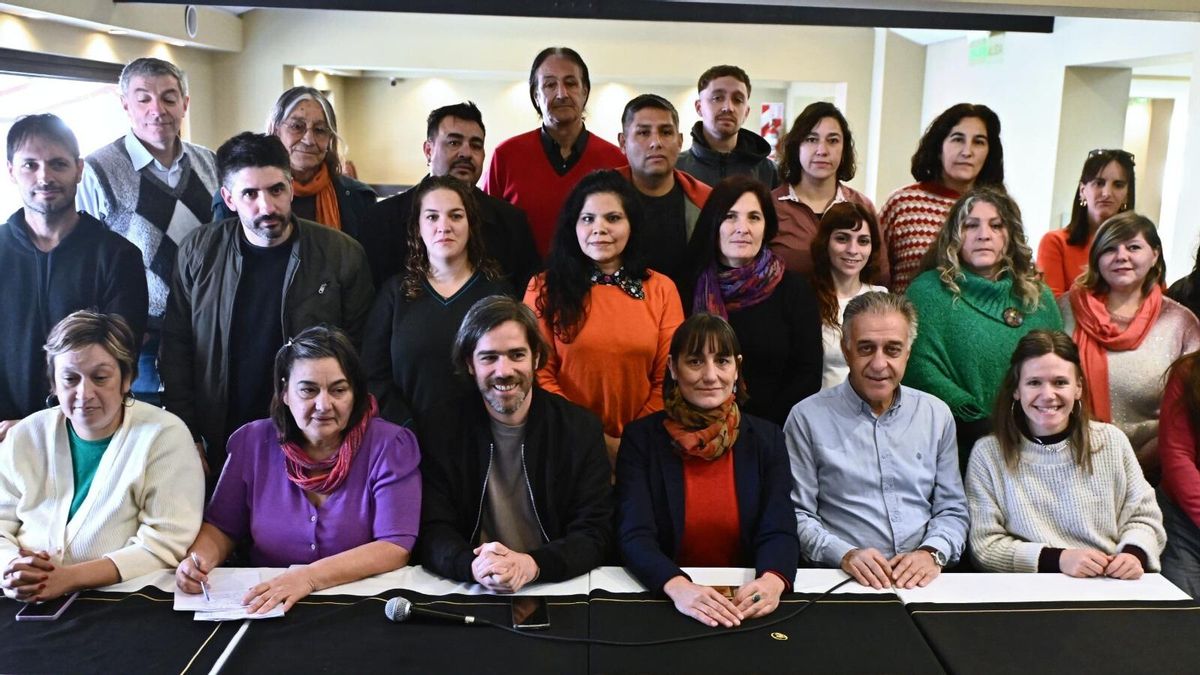 Candidatos y candidatas del Frente de Izquierda Unidad en la provincia de Buenos Aires.