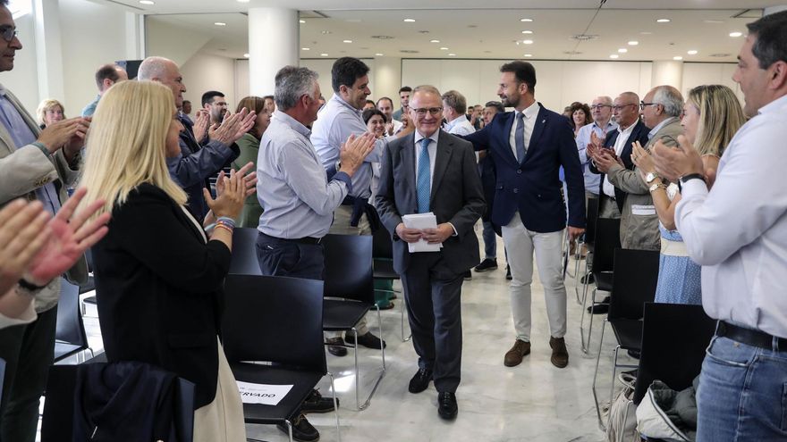 Canga pide a los veteranos del PP asturiano que den un paso al lado para que asciendan los jóvenes