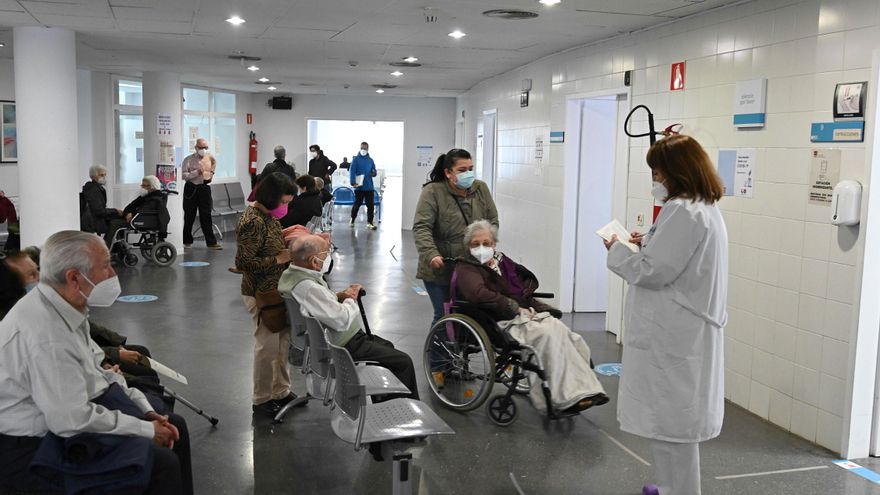 Sanidad impondrá este miércoles las mascarillas en centros sanitarios pese al 'no' de Extremadura