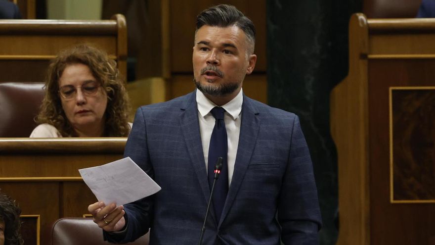El portavoz de ERC en el Congreso, Gabriel Rufián, interviene durante la primera sesión de control del Congreso del curso político, este miércoles. EFE/ J.J. Guillén