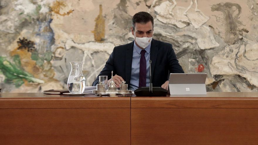 El presidente del Gobierno, Pedro Sánchez, preside la reunión del Consejo de Ministros en Moncloa, en Madrid (España), a 4 de agosto de 2020