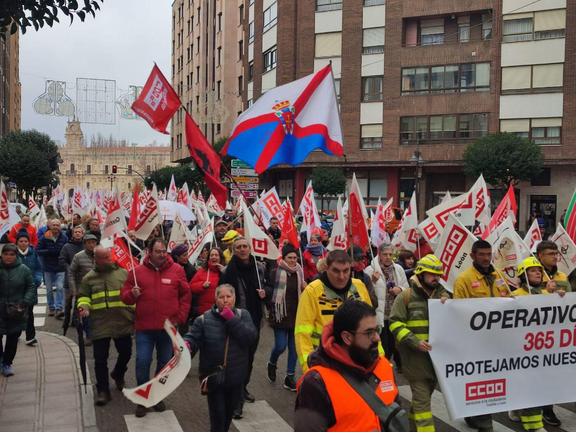 Manifestación en León contra las políticas de incendios forestales de la Junta