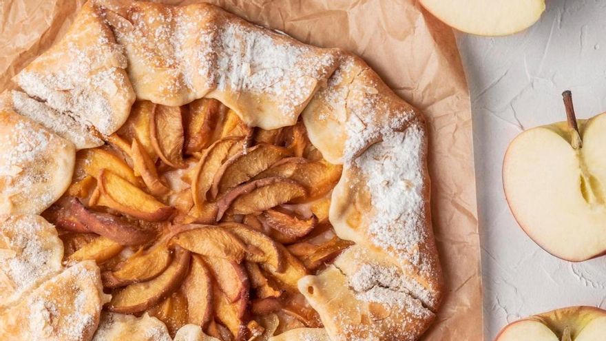El postre crujiente de manzana con solo tres ingredientes y que puedes preparar en la freidora de aire