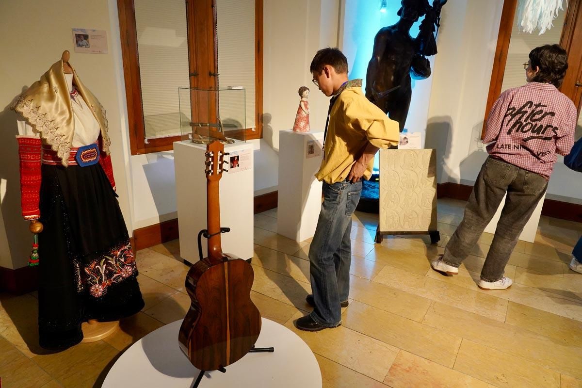 Muestra de Artesanía Internacional en el Museo Casa Botines de León.