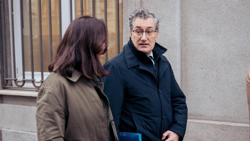 El ex oficial mayor del Ministerio de Transportes, Alejandro de Alas Pumariño, a su salida de declarar en el Tribunal Supremo por el ‘caso Koldo’, a 5 de marzo de 2025