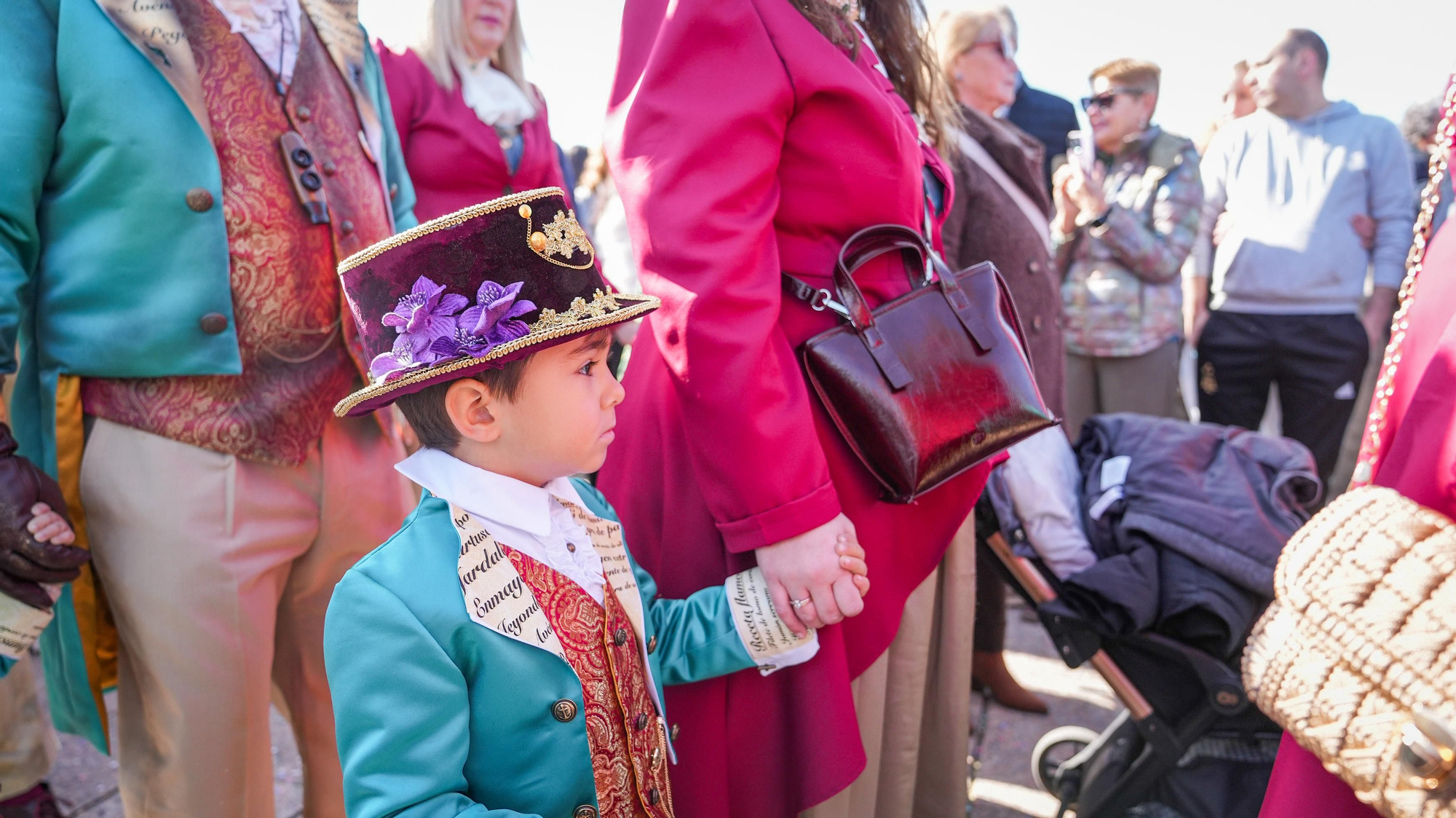 Pasacalles de Carnaval en el Puente Romano