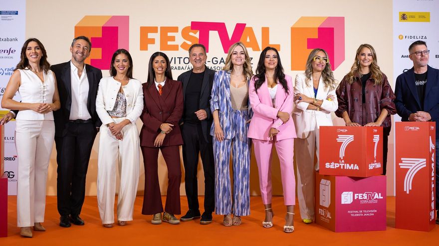 Los presentadores y presentadoras de La Séptima junto a Contreras en el FesTVal 2026