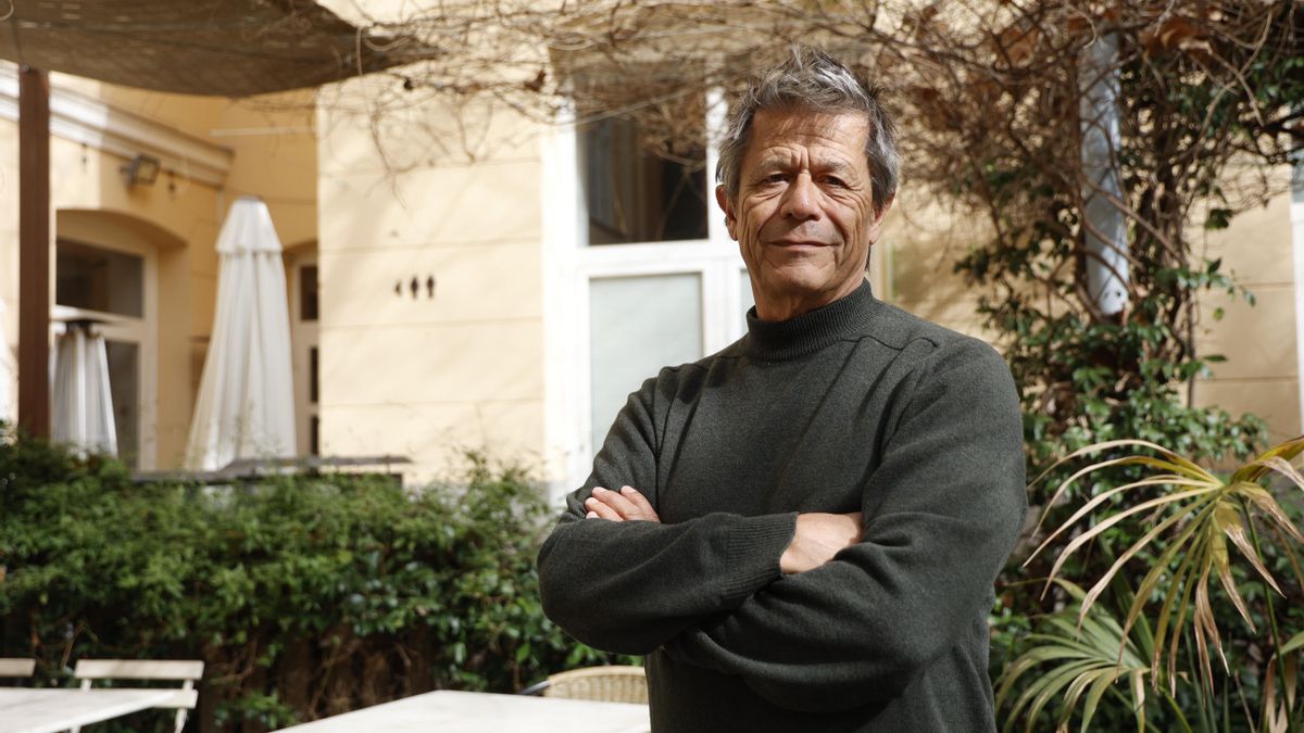 El francés Emmanuel Carrère, uno de los grandes autores contemporáneos y referente de la no ficción