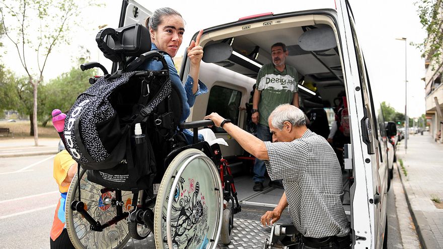 Disponer de transporte adaptado depende de tu código postal: “Debería haber una norma igual para todos”
