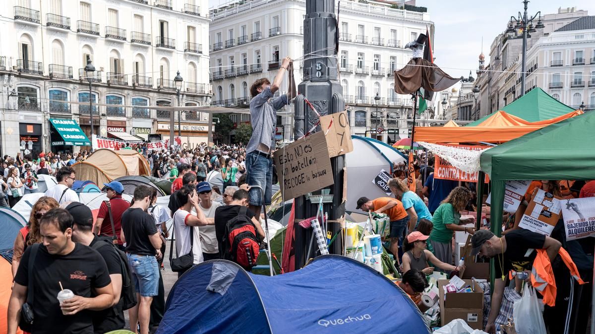 La acampada en la Puerta del Sol por la vivienda supera todas las expectativas: “Viendo este desborde, no se sabe cuánto estaremos aquí”