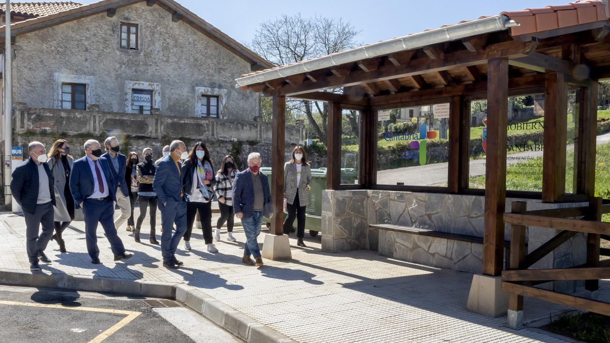El Consejero De Industria, Turismo, Innovación, Transporte Y Comercio, Javier López Marcano, Visita Villaescusa