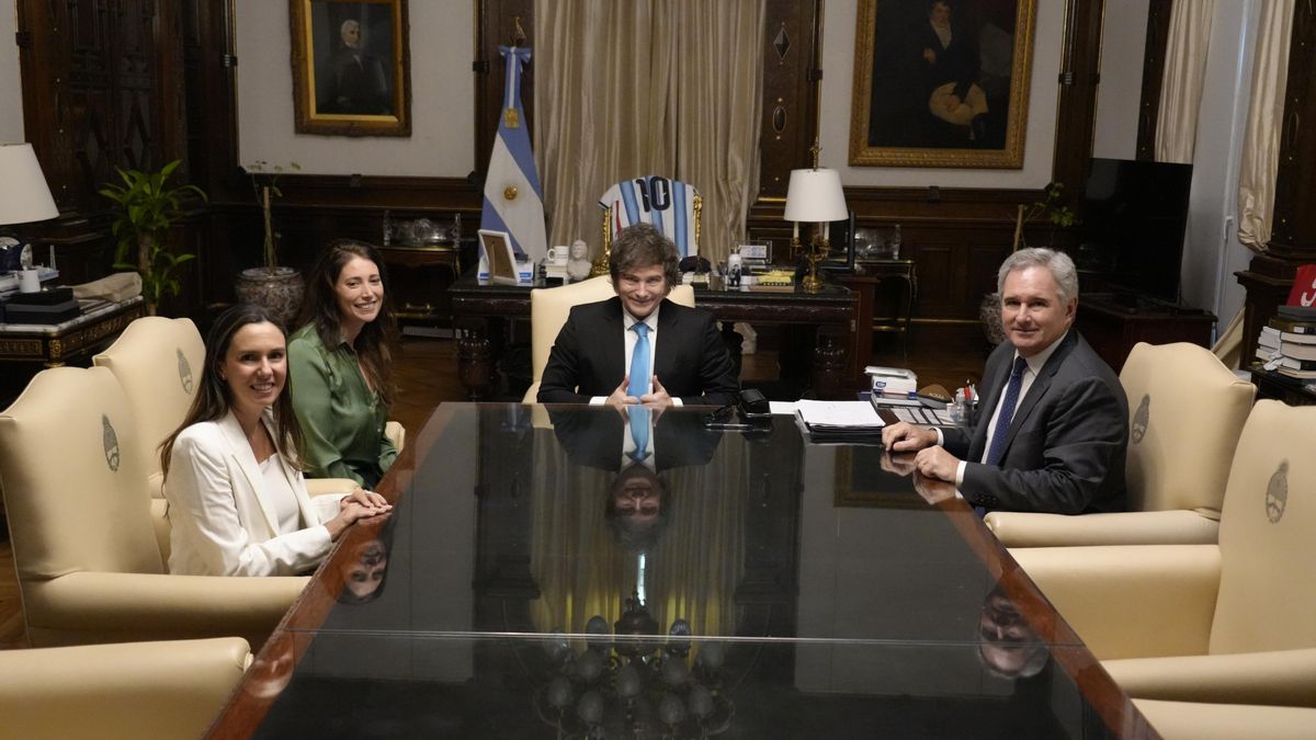 Javier Milei se reunió en su despacho con la activista anti-chavista Elisa Trotta, quien estuvo acompañada por la diputada Sabrina Ajmechet.
