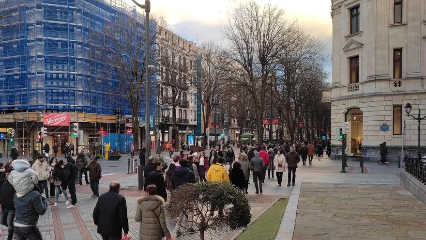 La sociedad vasca se aleja de discursos contra migrantes: 8 de cada 10 apoyan su regularización y la atención de menores