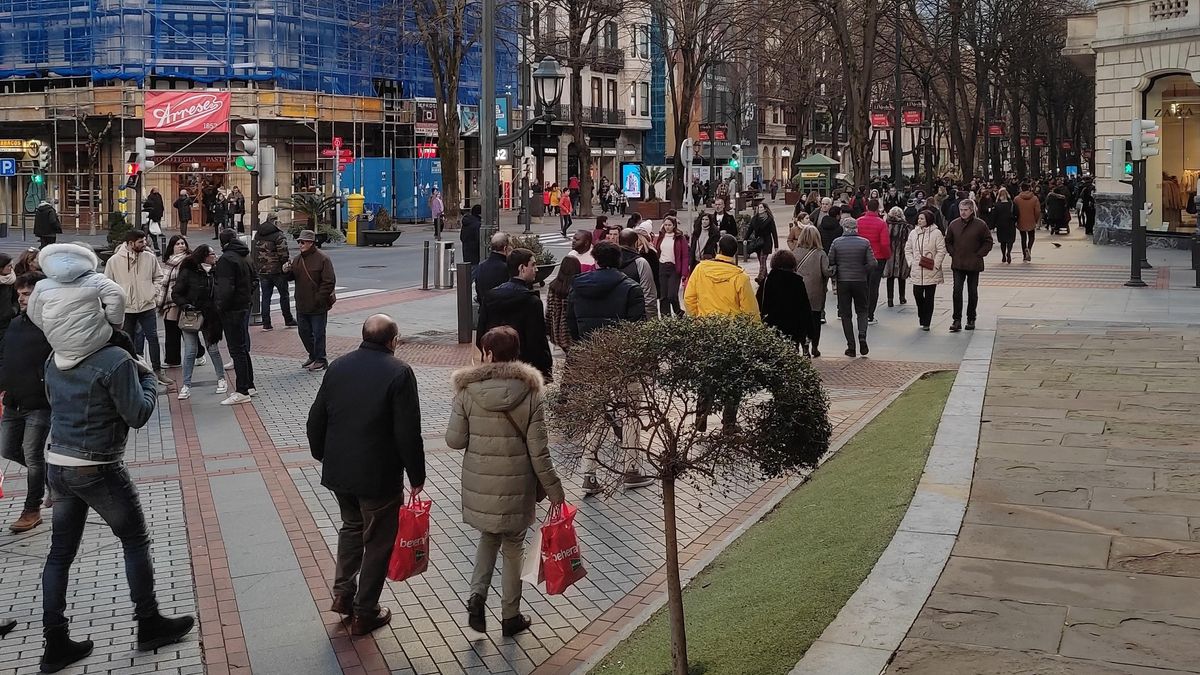 La sociedad vasca se aleja de discursos contra migrantes: 8 de cada 10 apoyan su regularización y la atención de menores