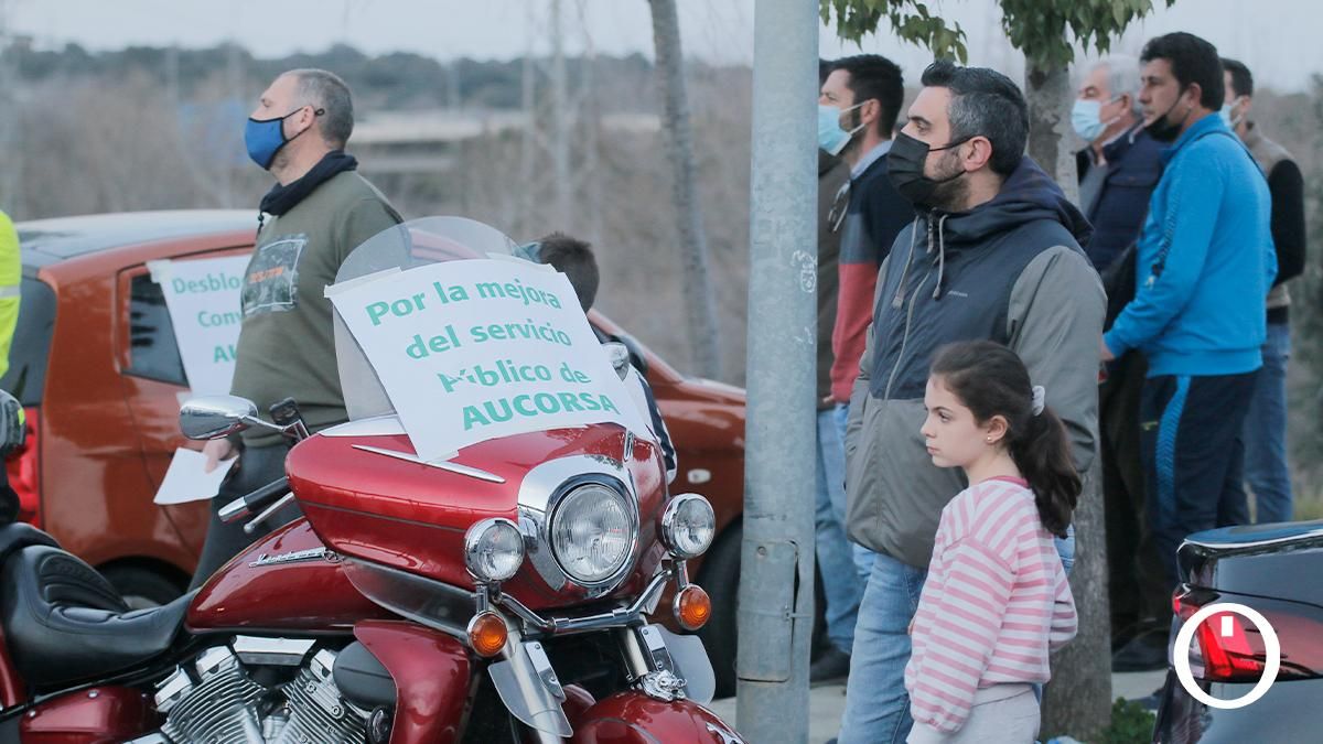 Caravana de coches de trabajadores de AUCORSA