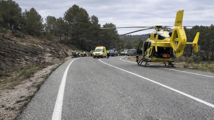 Tres personas fallecidas tras la colisión frontal de tres motos en la CM-412 en Elche de la Sierra