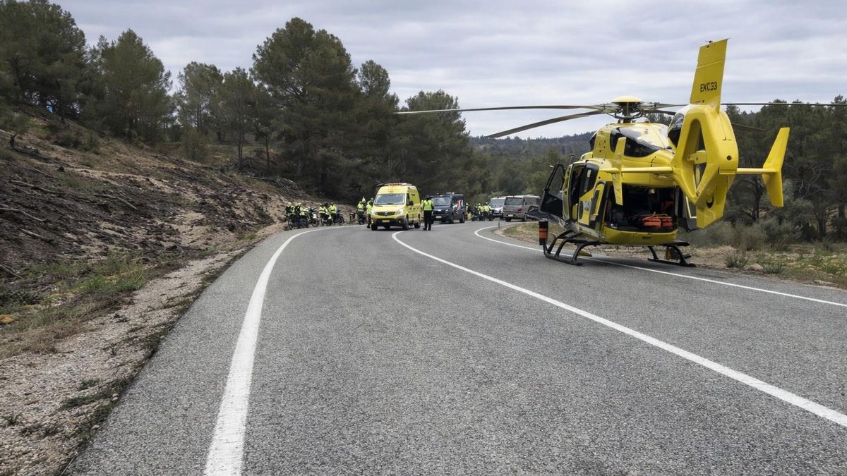 Tres personas fallecidas tras la colisión frontal de tres motos en Elche de la Sierra