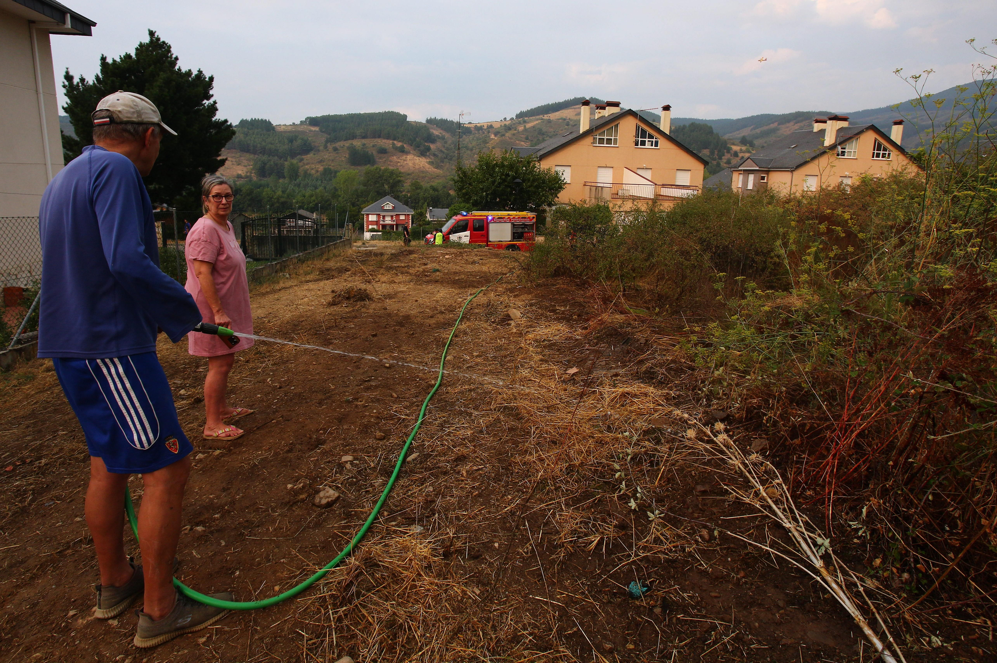 Así lucharon contra el fuego los vecinos de Molinaseca