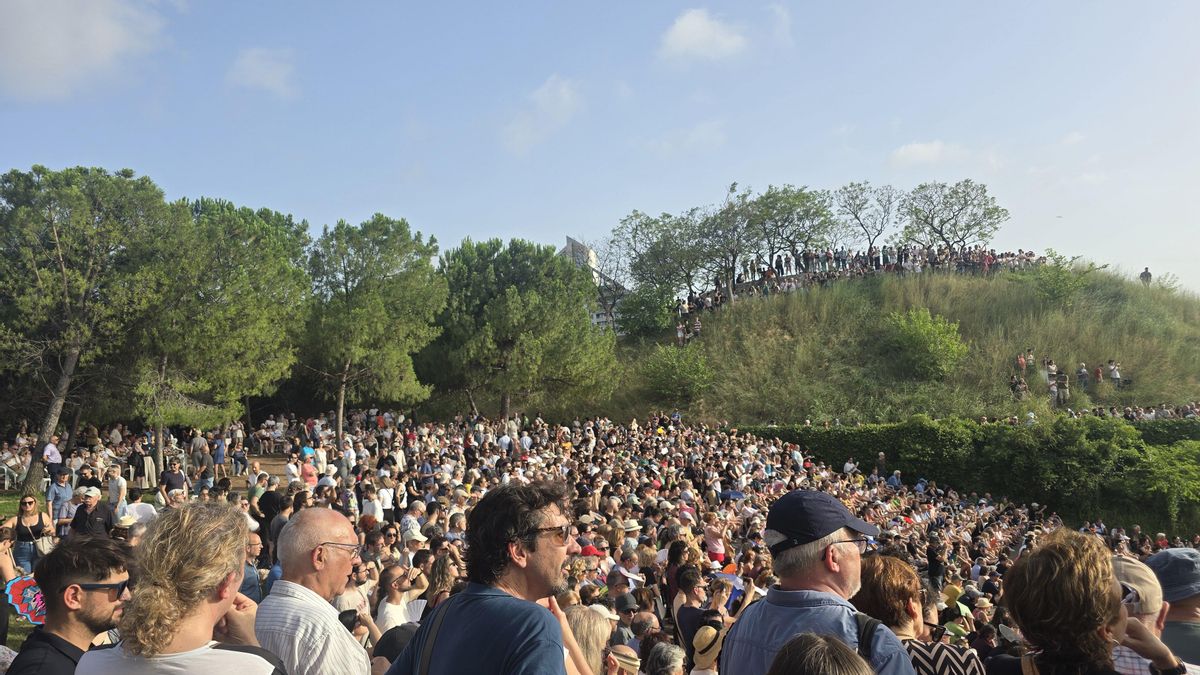 El anfiteatro del Parque de Cabecera de València, este viernes durante el acto de Oltra y Rufián.