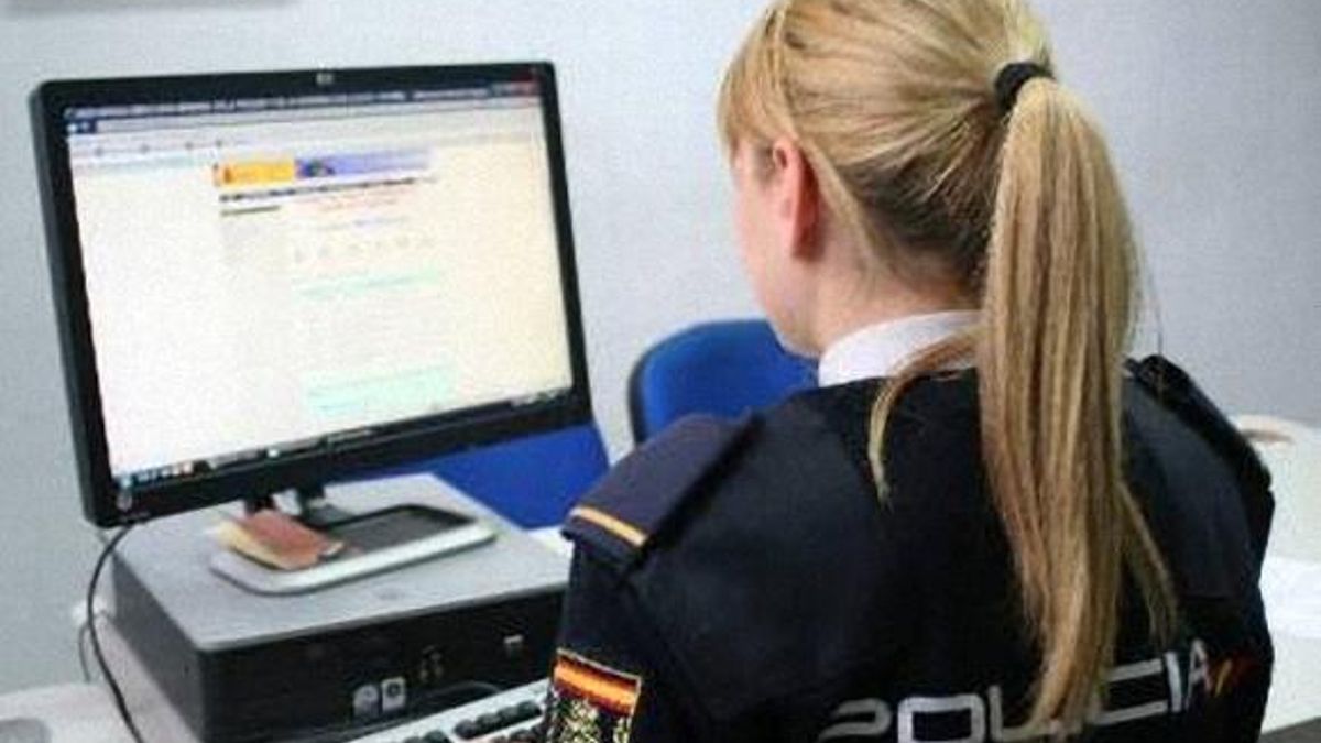 Una agente de Policía Nacional en el CIMACC.