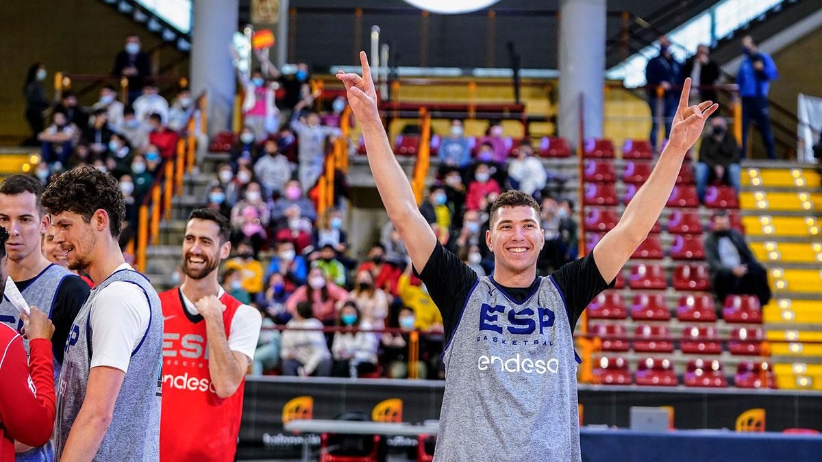 Entrenamiento de la selección española de baloncesto abierto a escolares cordobeses