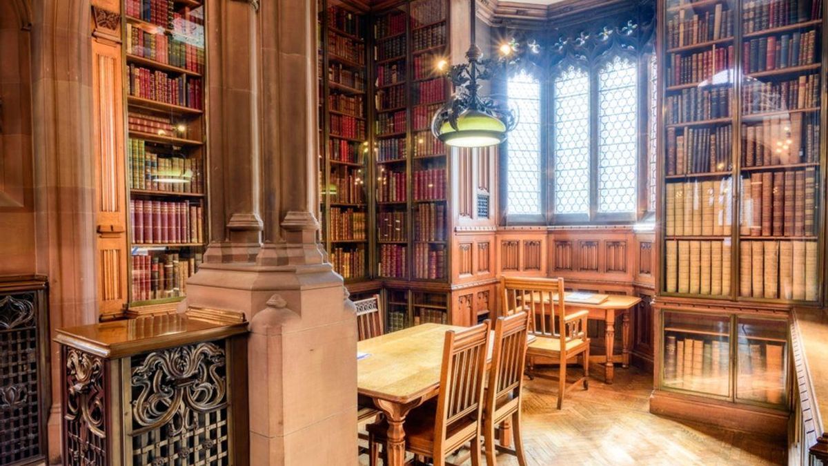 Una de las salas de lectura de la biblioteca John Rylands de Manchester.