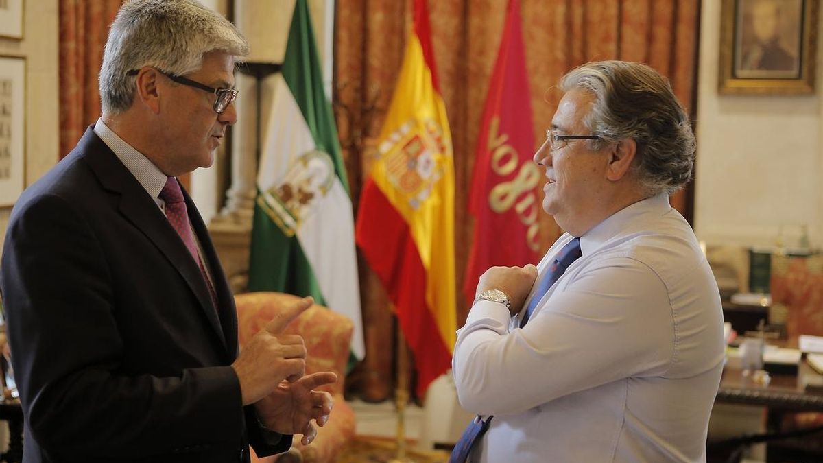 Zoido y Landa tratan el proyecto de cerramiento de la zona franca