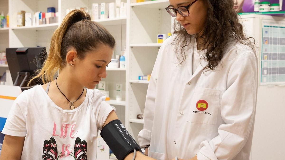 Professionals sanitaris a les escoles: més suport per a l'alumnat que necessita cures de salut