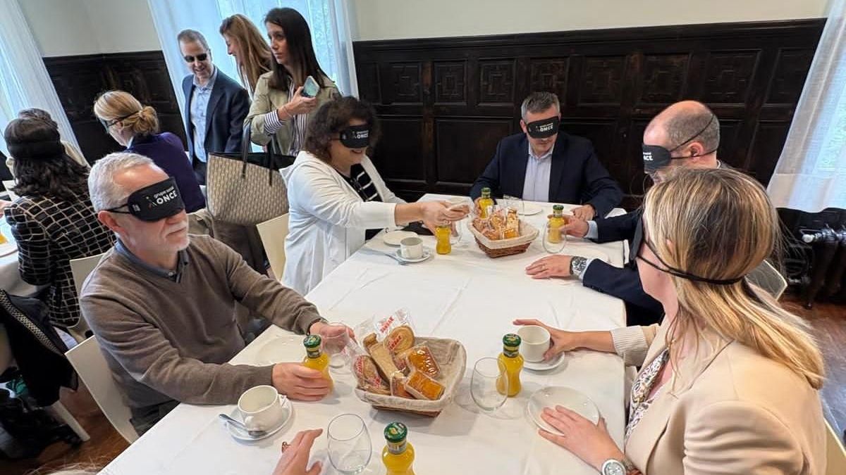 Ensayo sobre la ceguera: un desayuno a ciegas para abrir los ojos