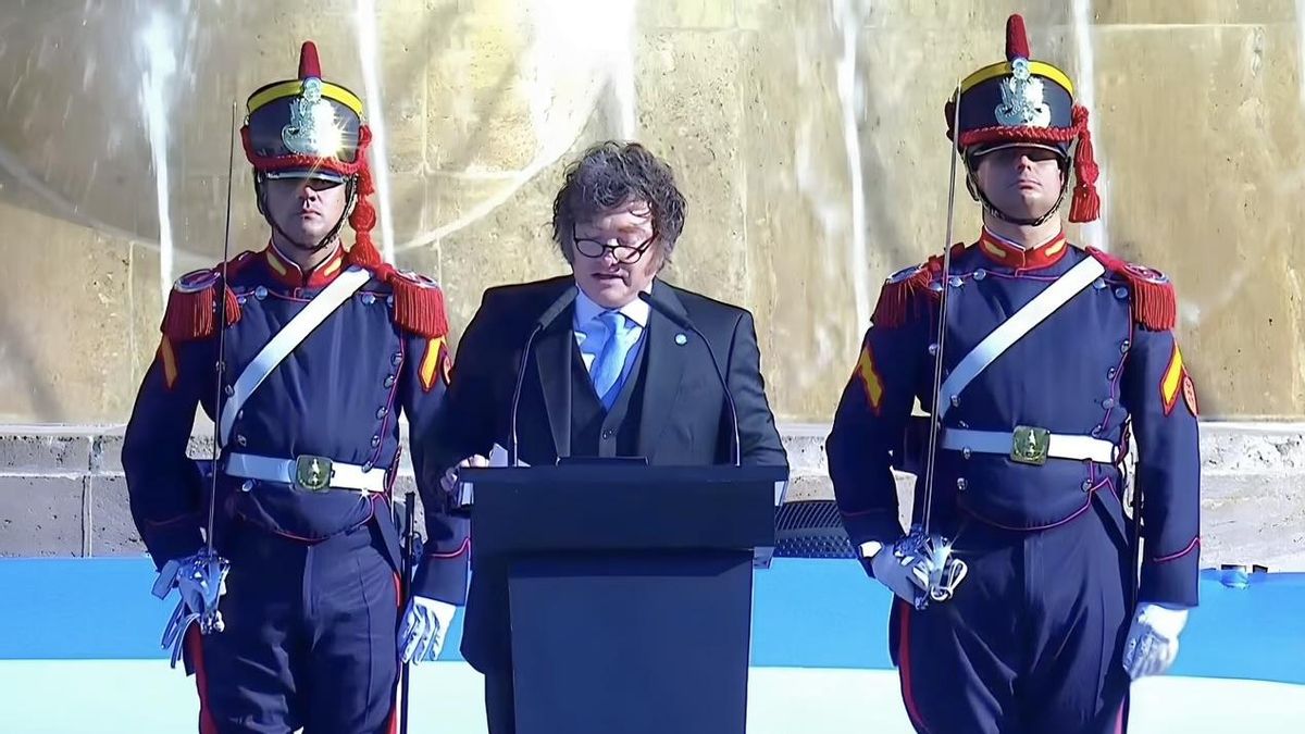 Milei celebró el Día de la Bandera con un nuevo apoyo a Adorni: "Belgrano fue el primer intelectual liberal económico argentino"