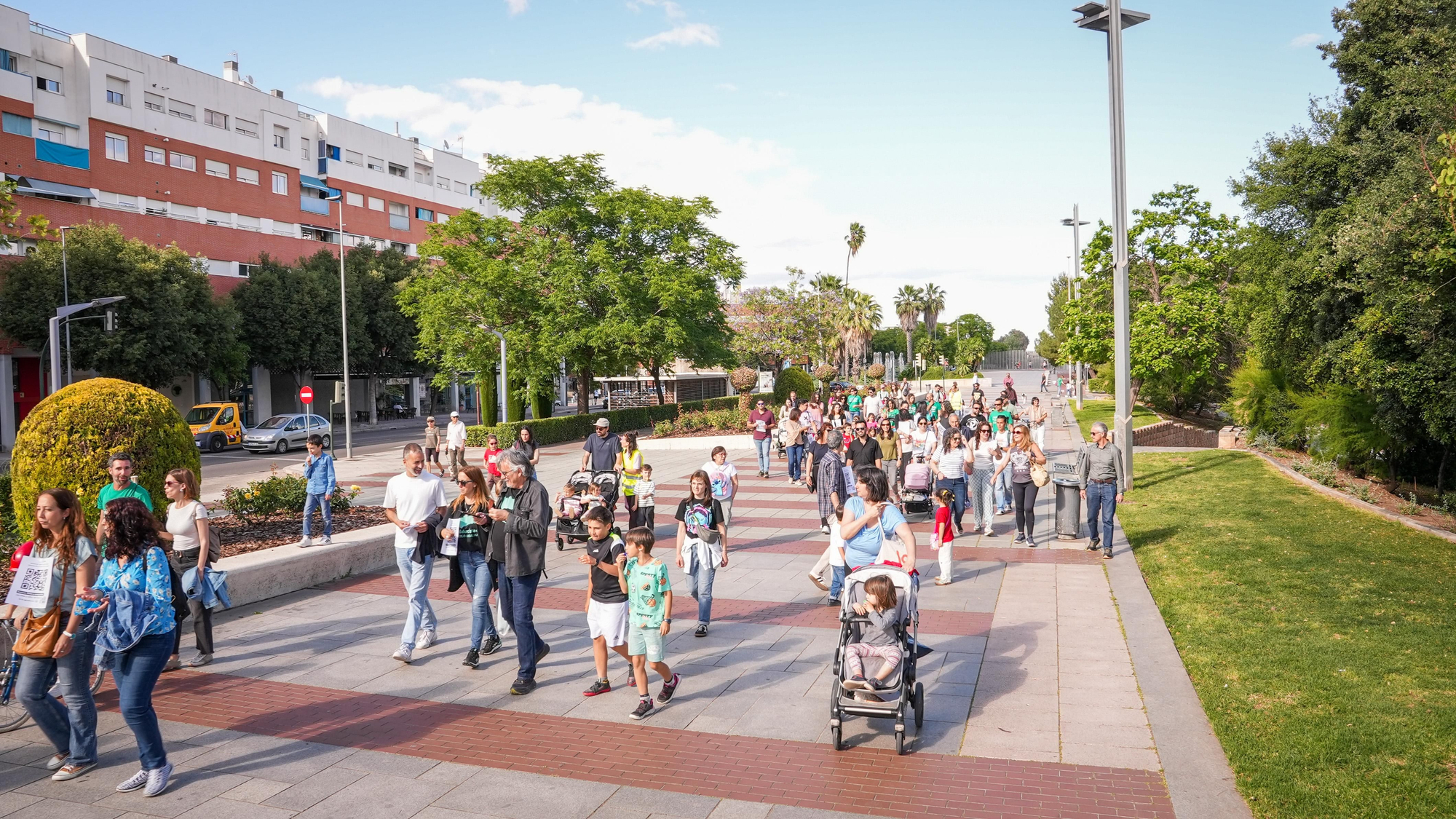 Ruta de familias CEIP Hernán Ruiz у CEIP López Diéguez para reclamar más líneas educativas en ambos centros