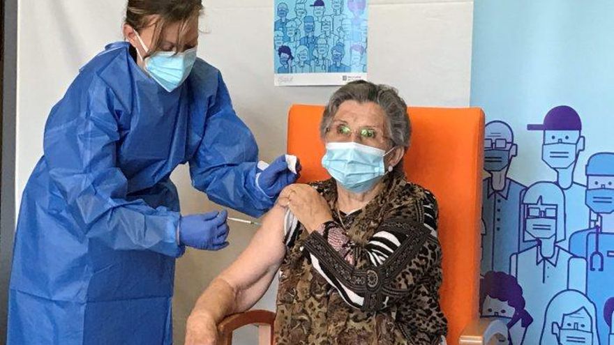 La residente ha recibido la segunda dosis de la vacuna este domingo