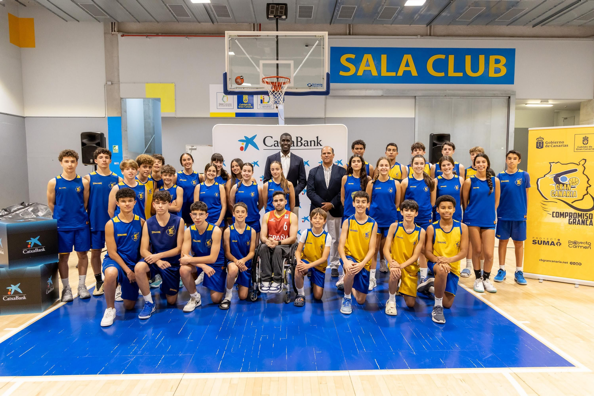 CaixaBank reúne a más de cuarenta niñas y niños de la cantera del CB Gran Canaria para promocionar el deporte inclusivo.
