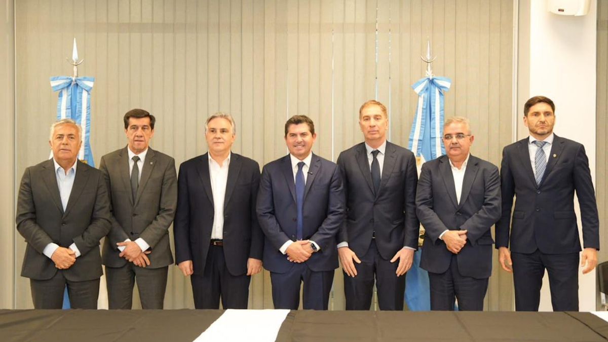 Diego Santilli se reunió con gobernadores durante su visita a la Expo Minería de San Juan.