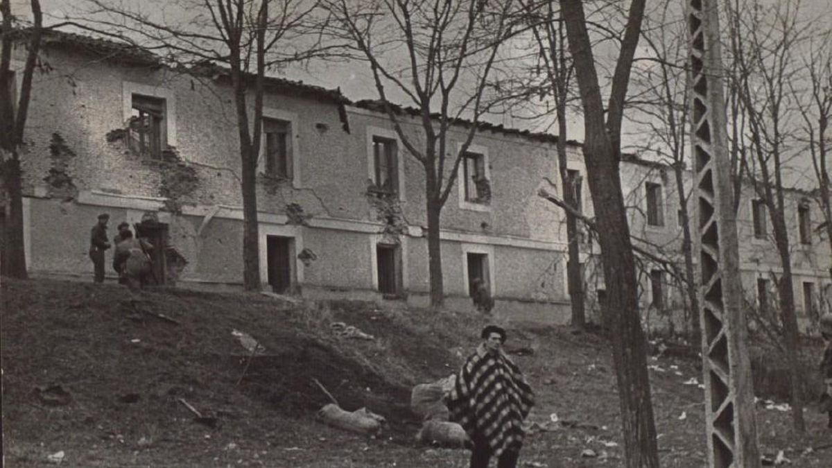 Escena del frente de la Casa de Campo (Madrid), defendido por los republicanos.
