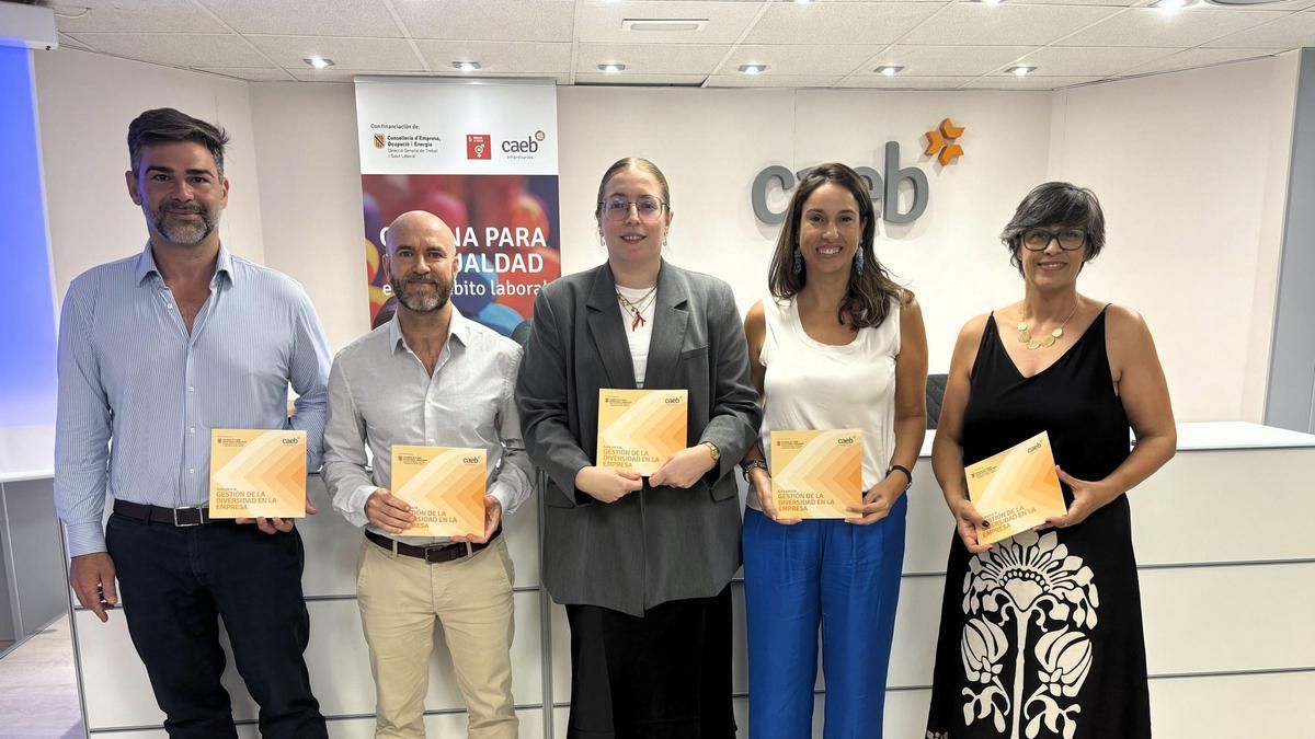 Rodrigo Fitaroni, Luis Perea, Maria Plomer (CAEB), la directora general Margalida Darder y Raquel Pérez.