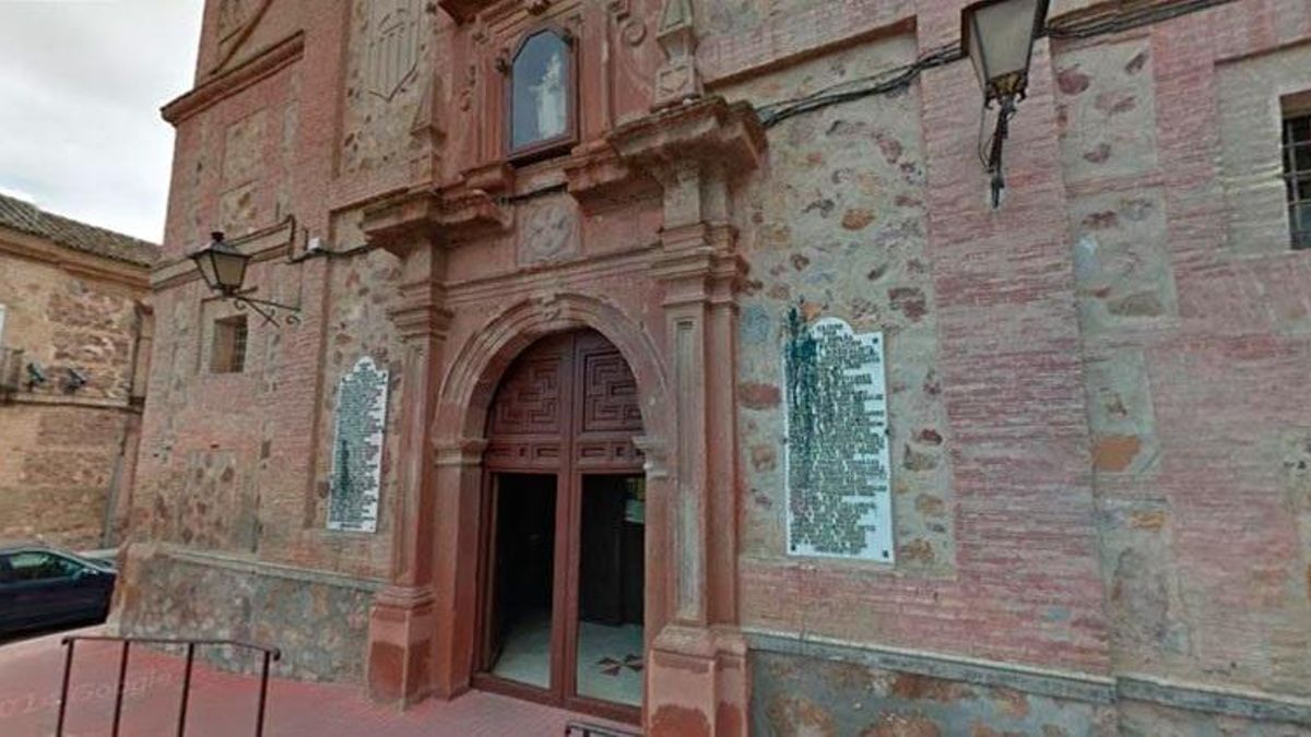 El alcalde de Herencia acusa a los Mercedarios de cambiar de opinión respecto a la retirada de las placas de la Iglesia