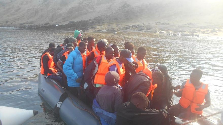 Ascienden a 102 personas, entre ellas una niña, las rescatadas a bordo de tres pateras en el Mar de Alborán