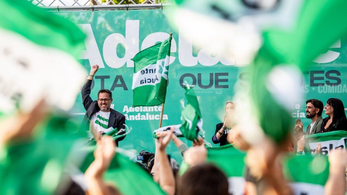 José Ignacio García, candidato a la Presidencia de la Junta de Andalucía, en el cierre de campaña de Adelante Andalucía en la Alameda de Hércules, en Sevilla.